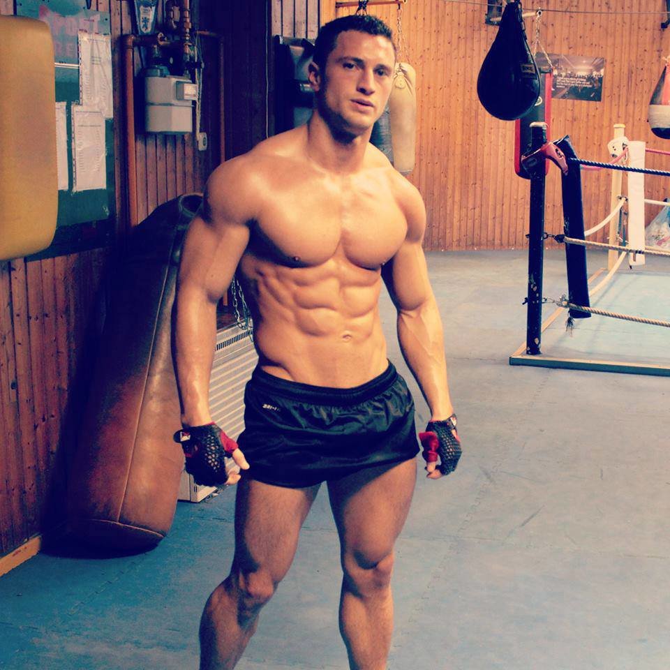 tetey-foto-nakachennih-parney-doma-mashini