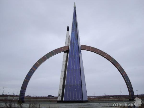 монумент полярный круг салехард фото