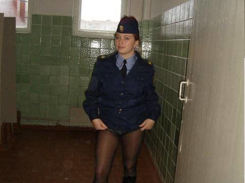 foto-obnazhennih-devushek-v-militseyskoy-forme-uvidel-ee-klassnuyu-zhopu-i-ne-uderzhalsya-porno-onlayn