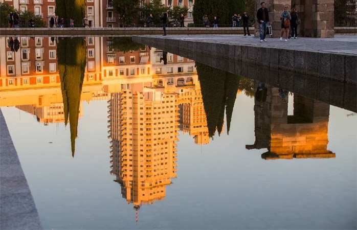 отражения архитектуры в воде фото