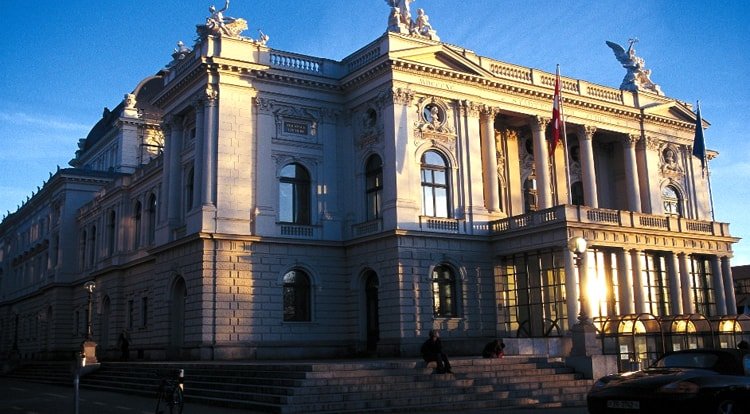 оперный театр швейцария фото