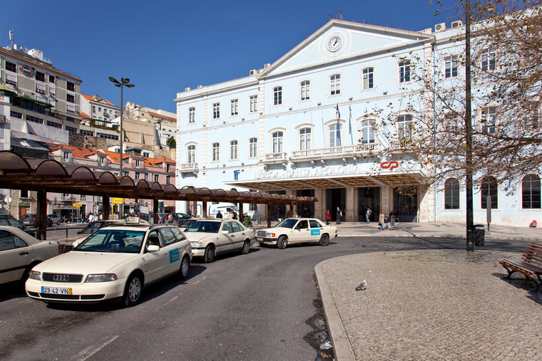 станция санта аполония в лиссабоне фото