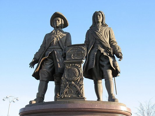 памятник татищеву и де геннину фото
