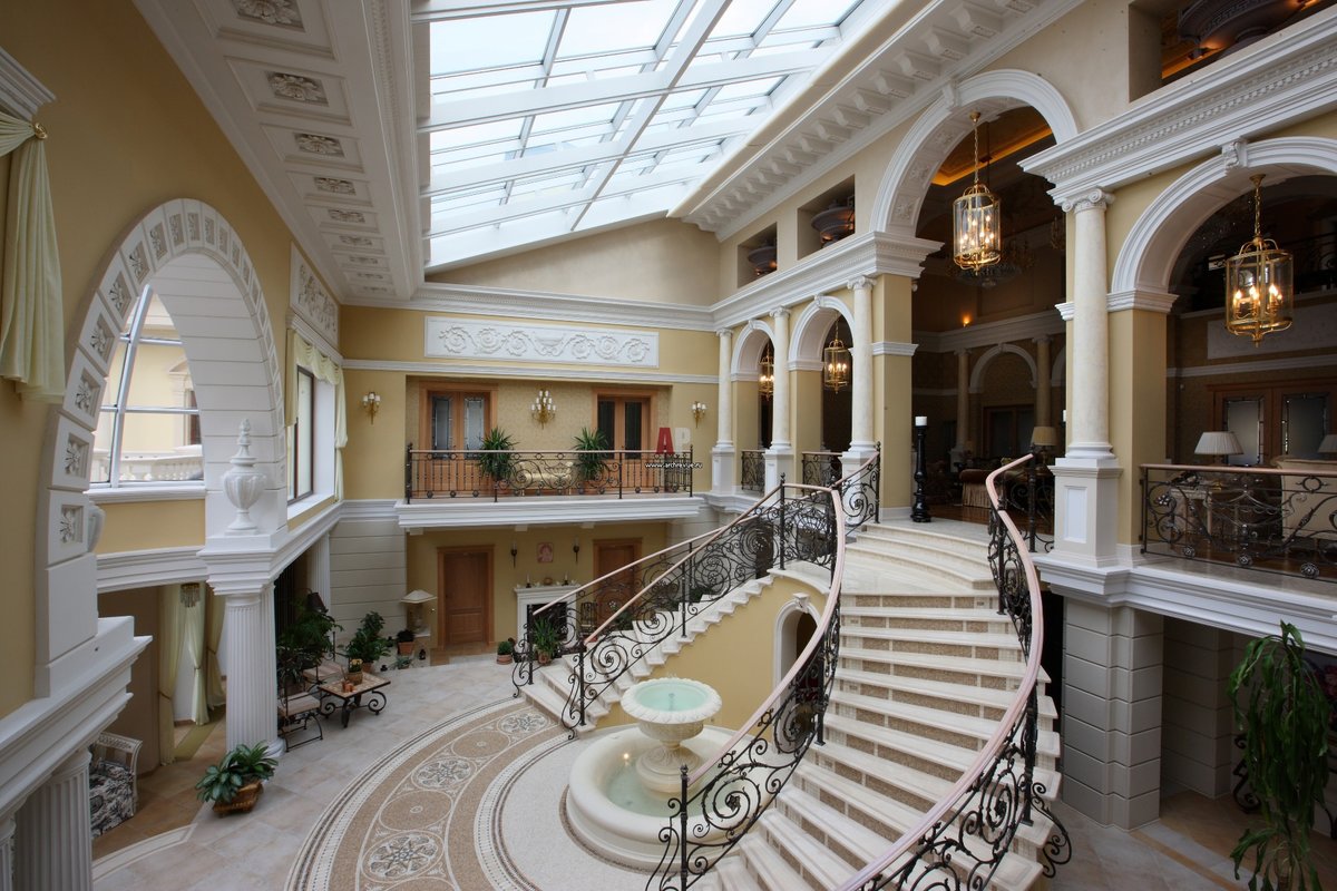 шикарная парадная лестница в доме фото