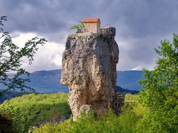 katskhi column фото