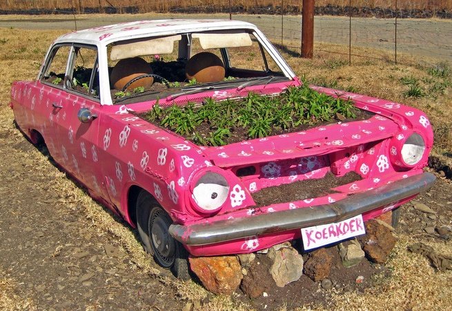 клумба из старого авто фото