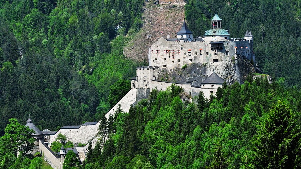 замок хоэнверфен фото