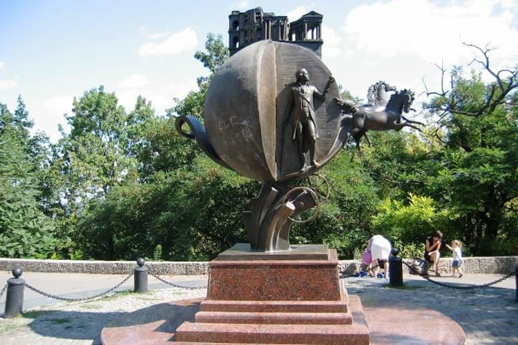 памятник апельсину фото