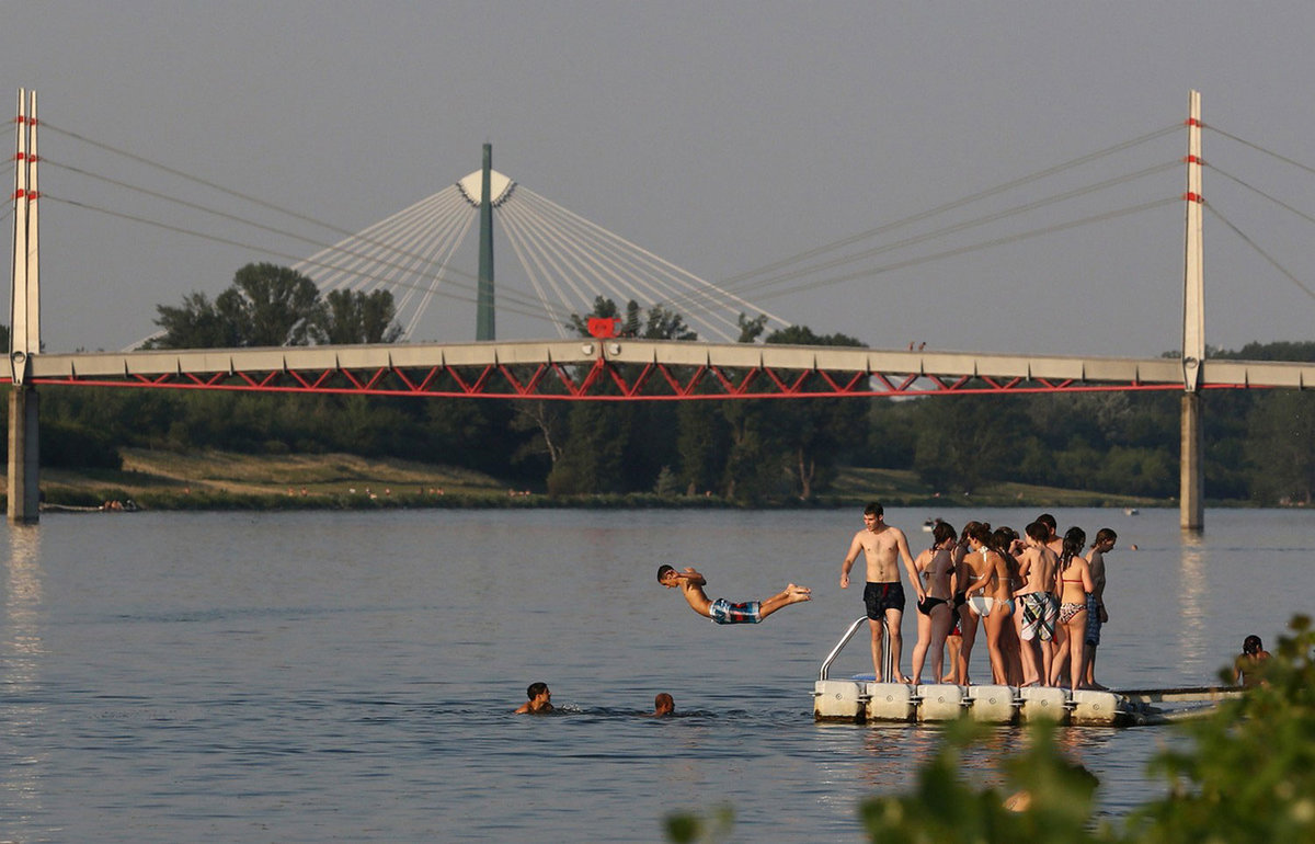 купаться в реке фото