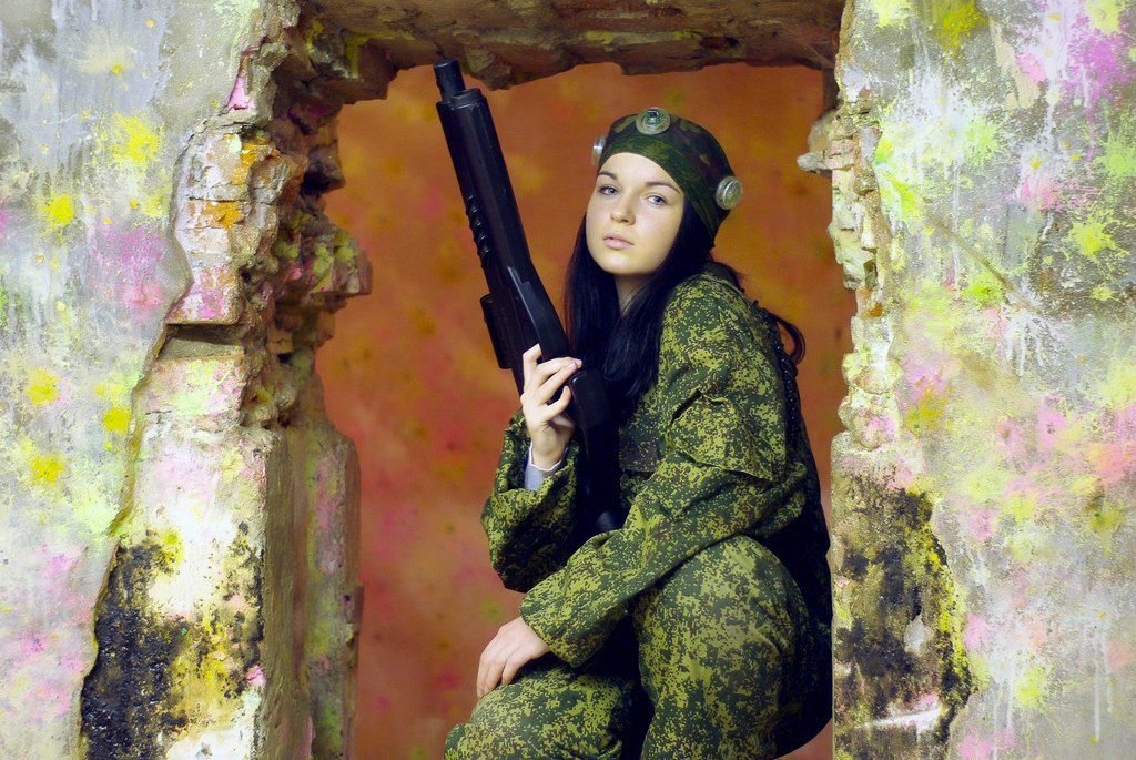 девушка в военной форме фото
