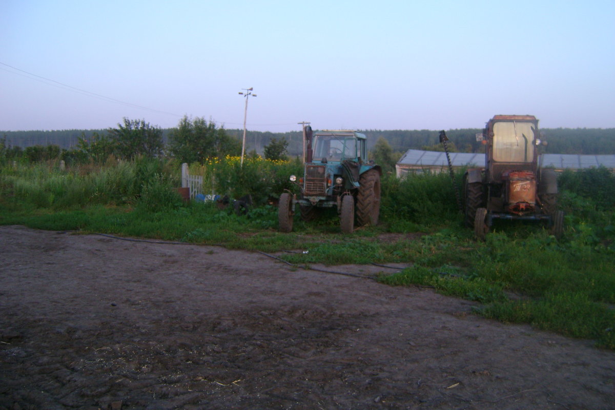 деревня в дома и трактор фото