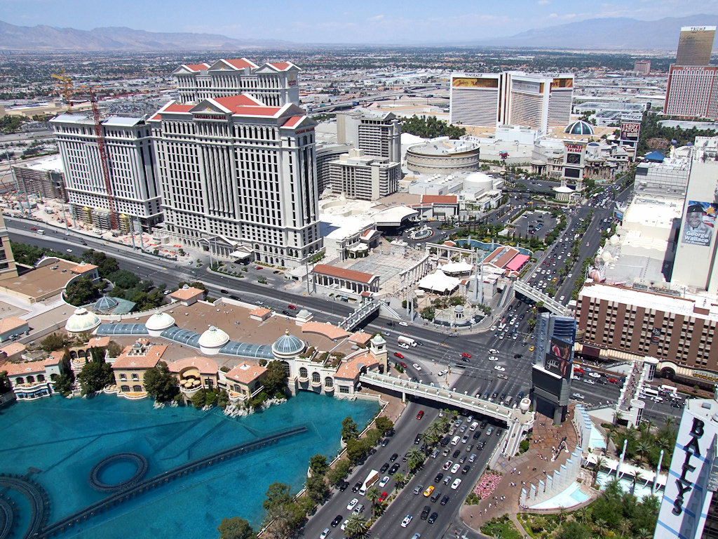 hair-style-las-vegas-strip-kates-playground-giving-a-man-a-blowjob