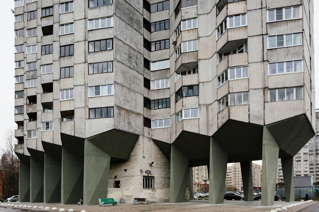 дом на курьих ножках новосмоленская набережная фото