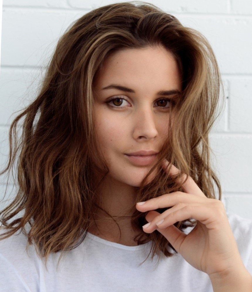 Strizhki Na Kucheryavye Volosy Foto Srednej Dliny