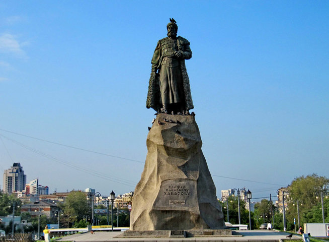 памятник ерофею хабарову в хабаровске фото