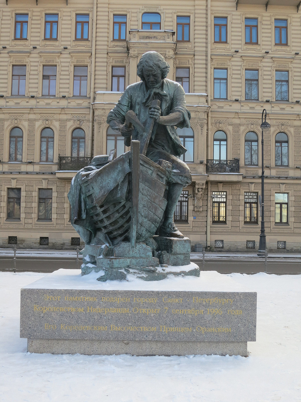памятник петру 1 царь-плотник петербург фото