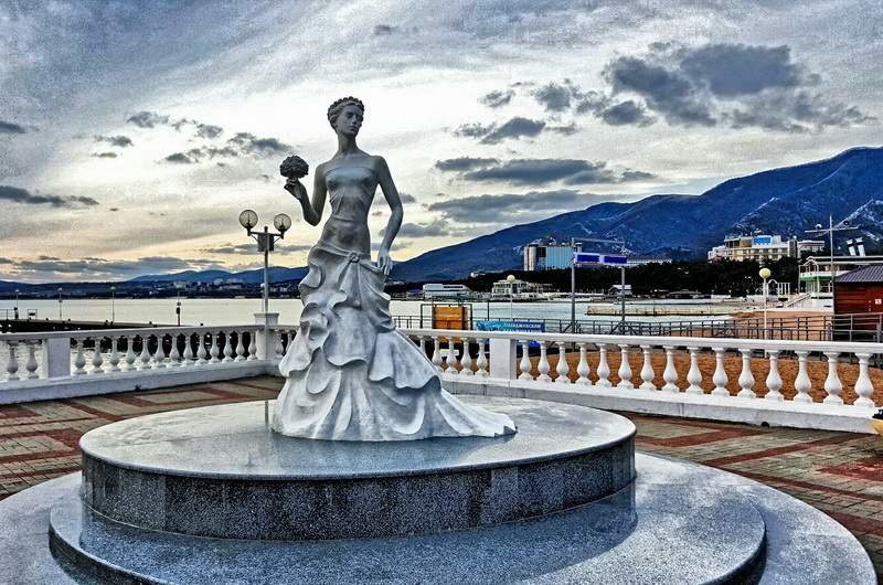 памятник невесточка геленджик фото