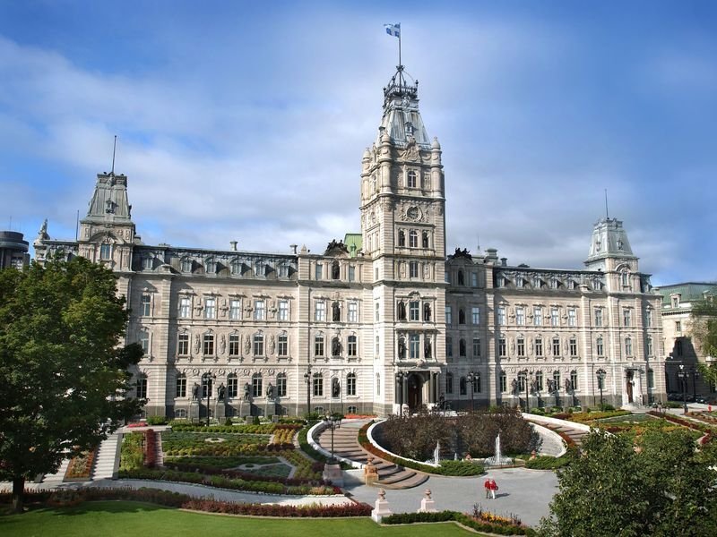 здание парламента квебека фото