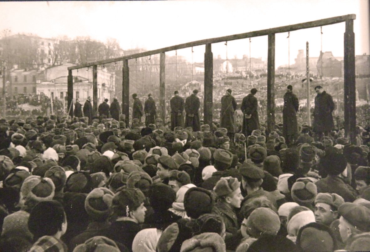 казнь фашистов в киеве в 1946 году фото