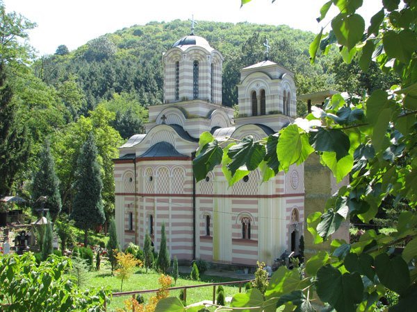 монастырь тумане сербия фото