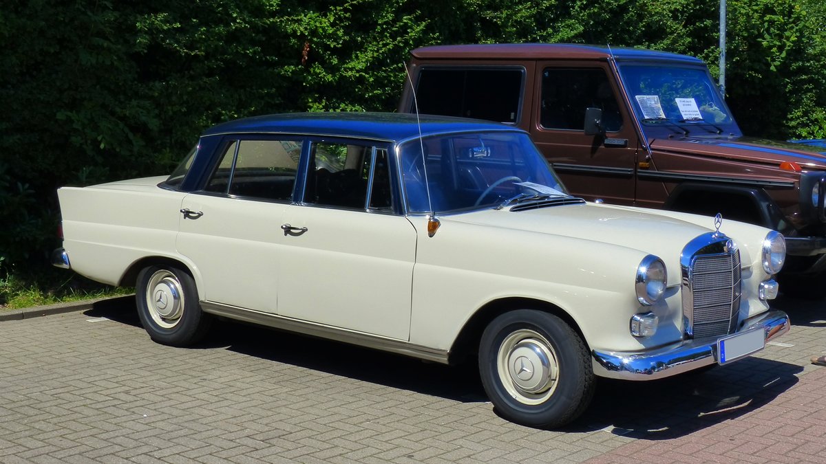mercedes-benz 230 (w110) фото