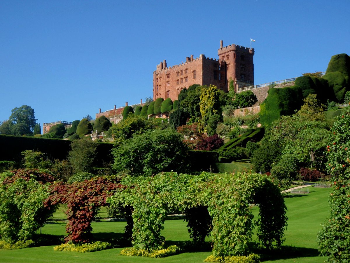 замок powis castle фото
