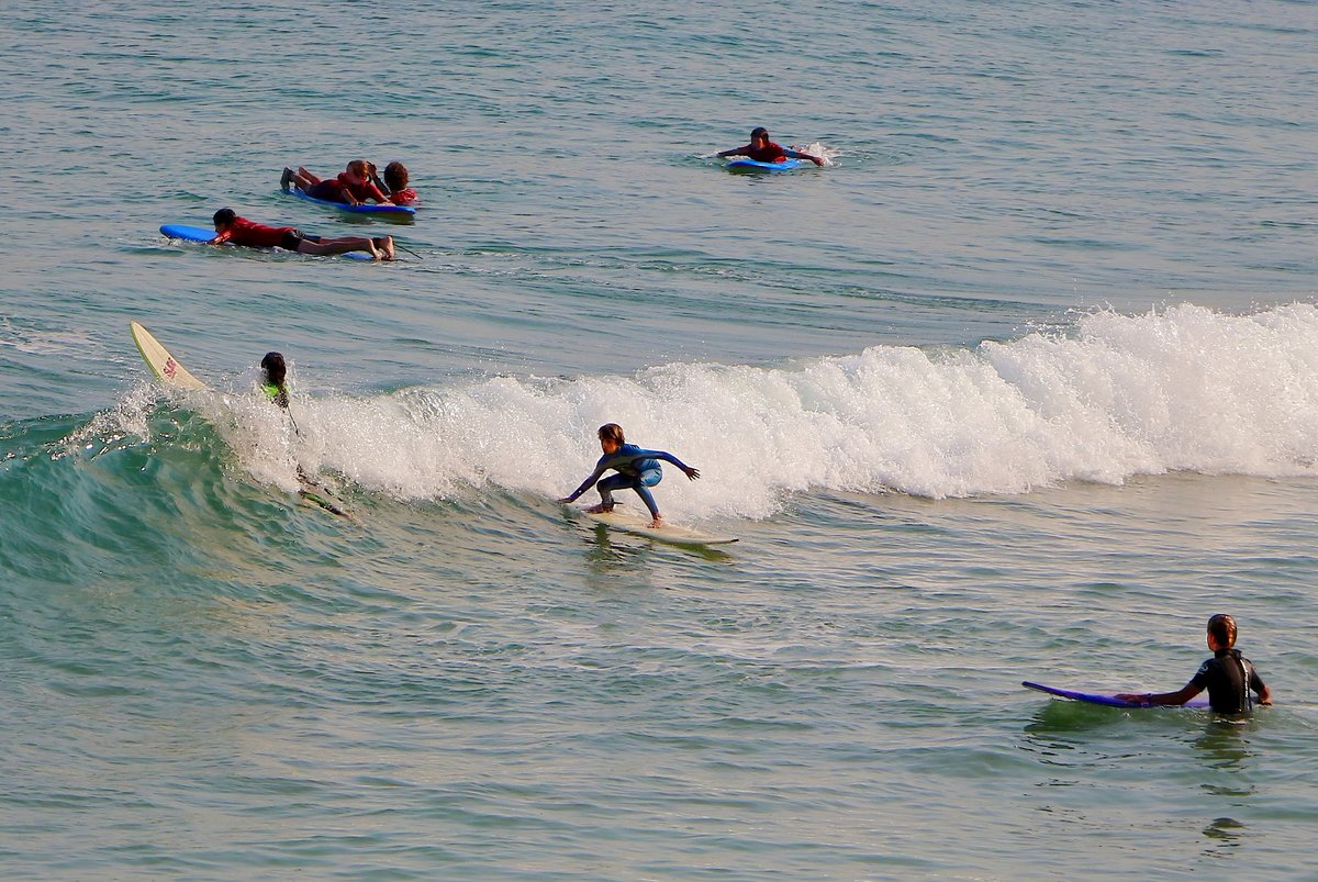 surfing on surfing beach фото