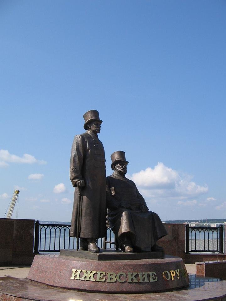 памятник оружейникам в ижевске фото