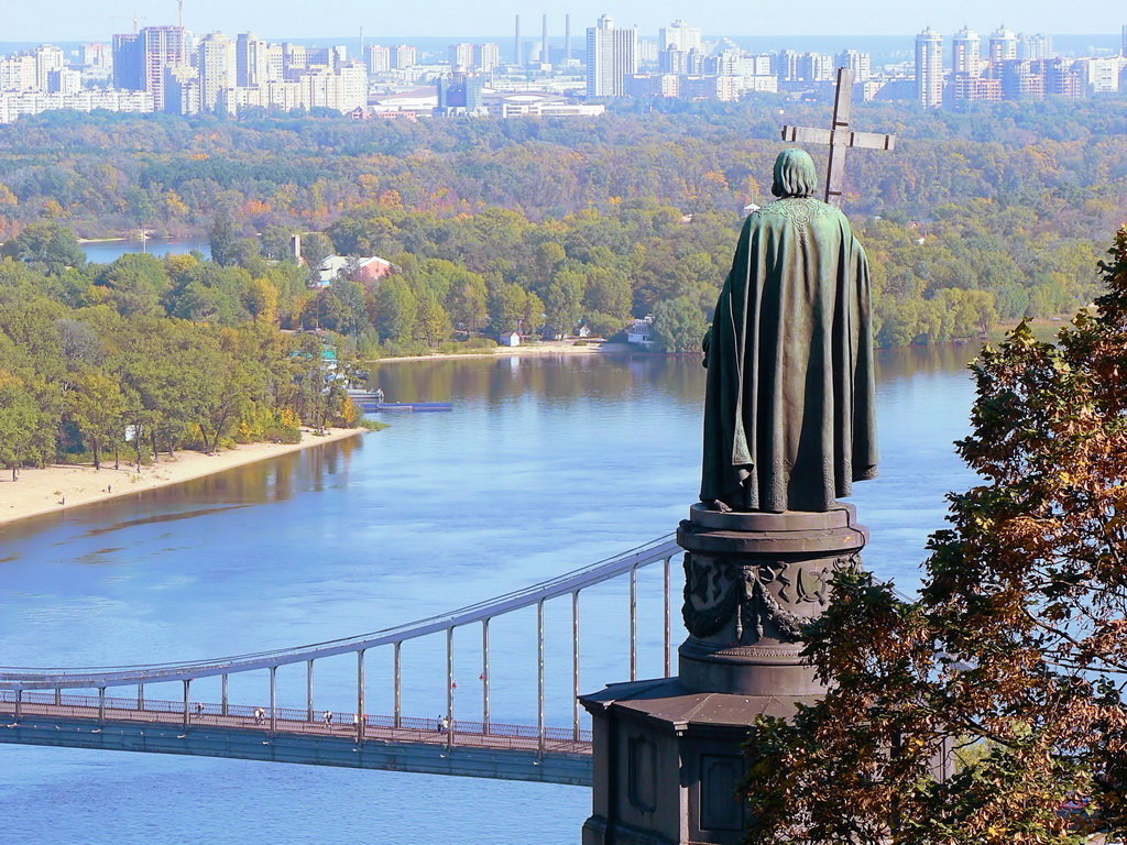памятник владимиру в киеве на днепре фото
