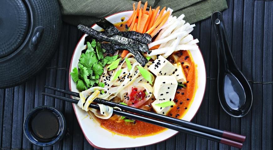 суп с рисовой лапшой и бульоном из тыквы фото