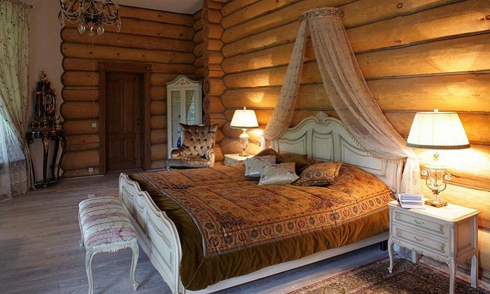 интерьер спальни в деревянном доме фото