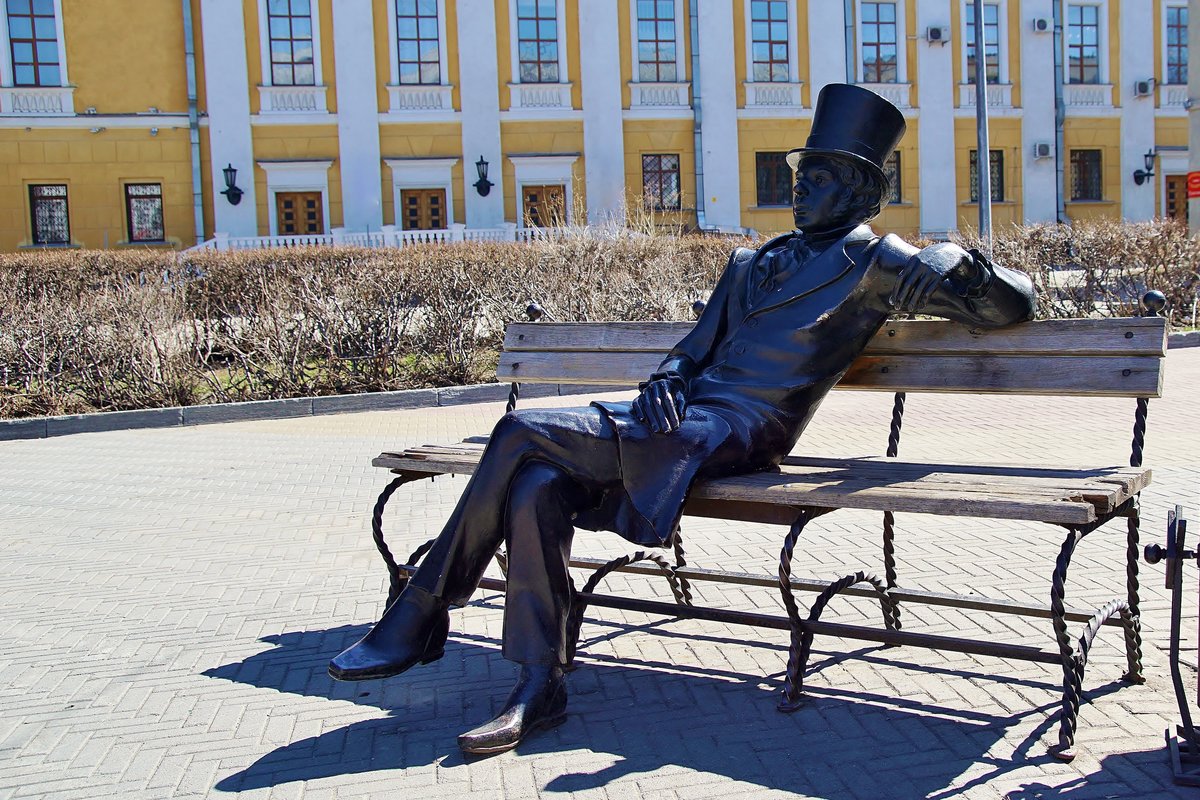 скульптура пушкина на кировке в челябинске фото