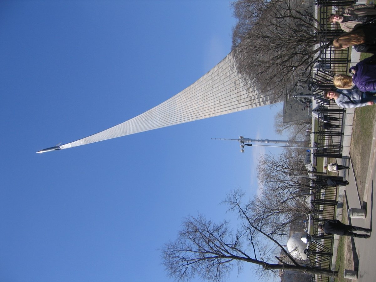 монумент покорителям космоса на вднх фото