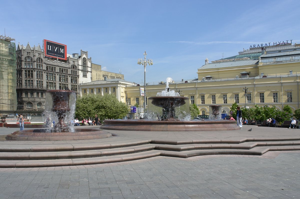 Театральная площадь фонтан