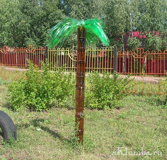 пальма из пластиковых бутылок фото