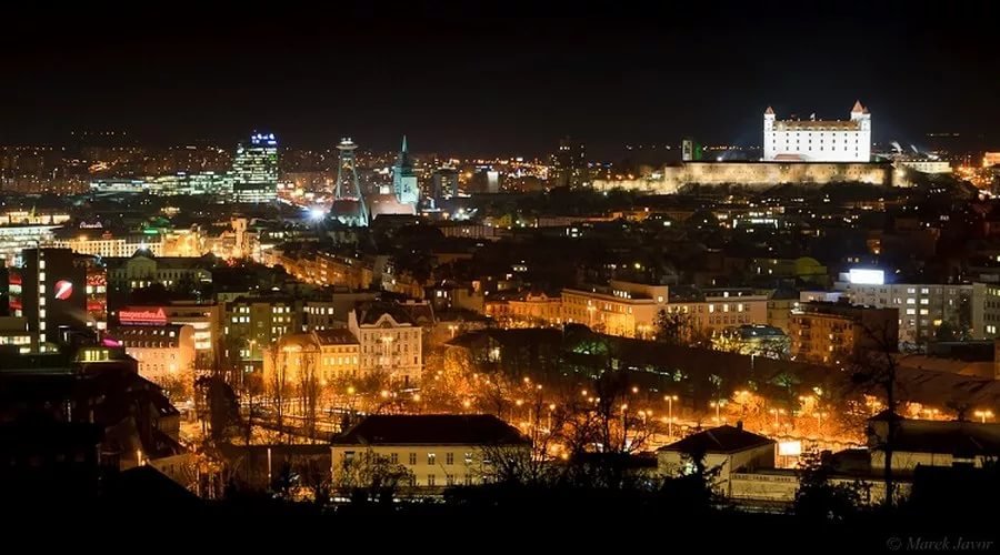 братислава ночью фото