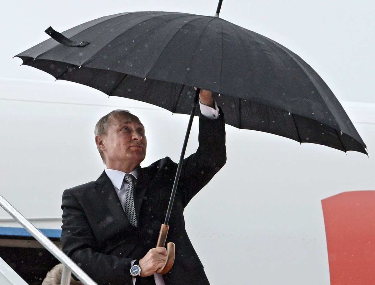 путин под зонтом фото
