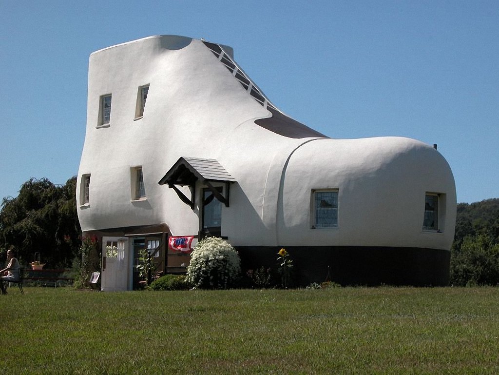 дом-башмак (shoe house). пенсильвания, америка. фото