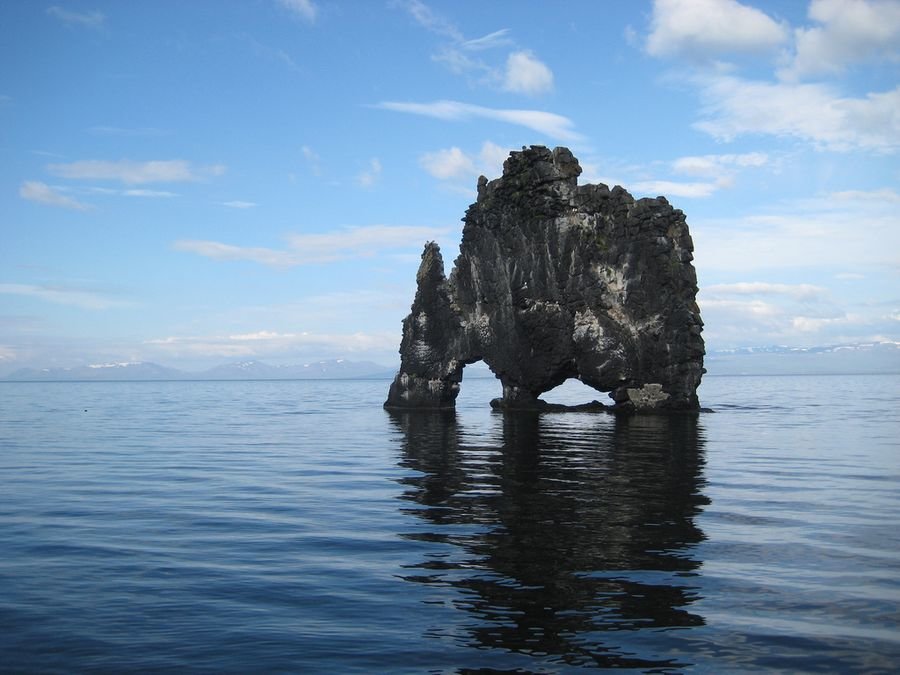 скала слон в исландии фото