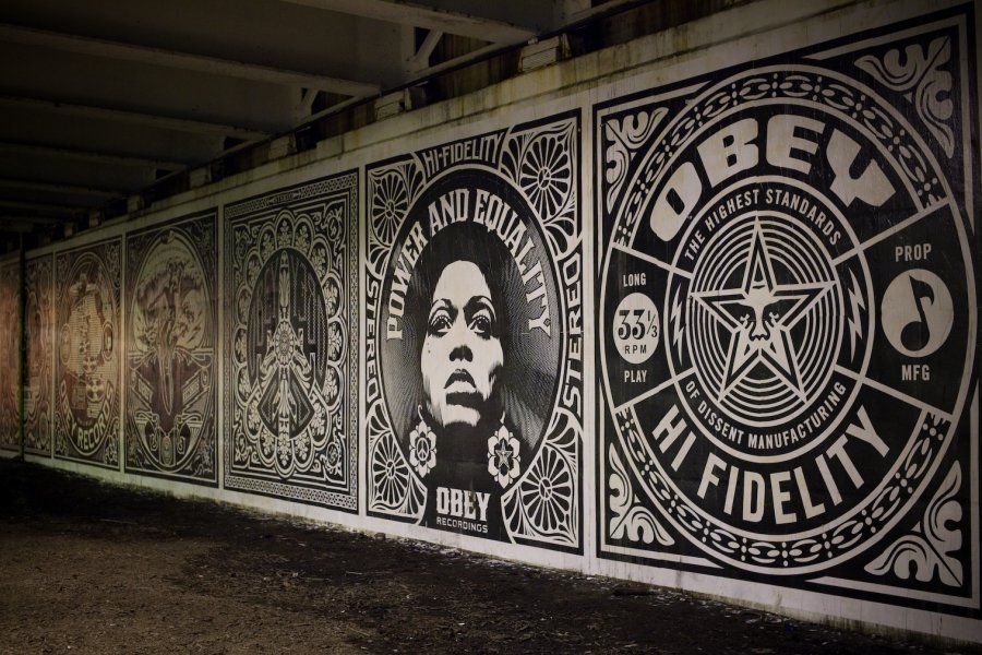shepard fairey граффити фото