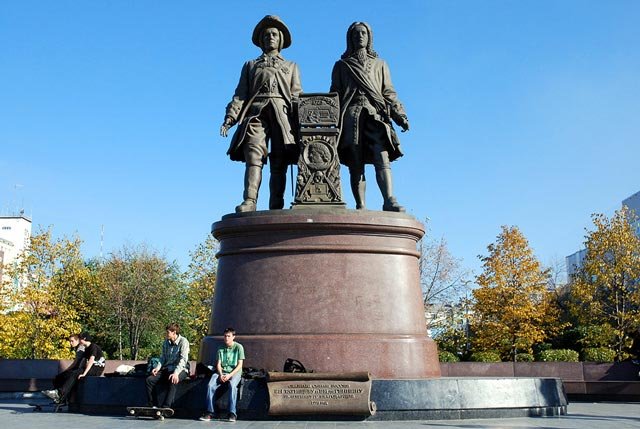 памятник татищеву и де геннину в екатеринбурге фото