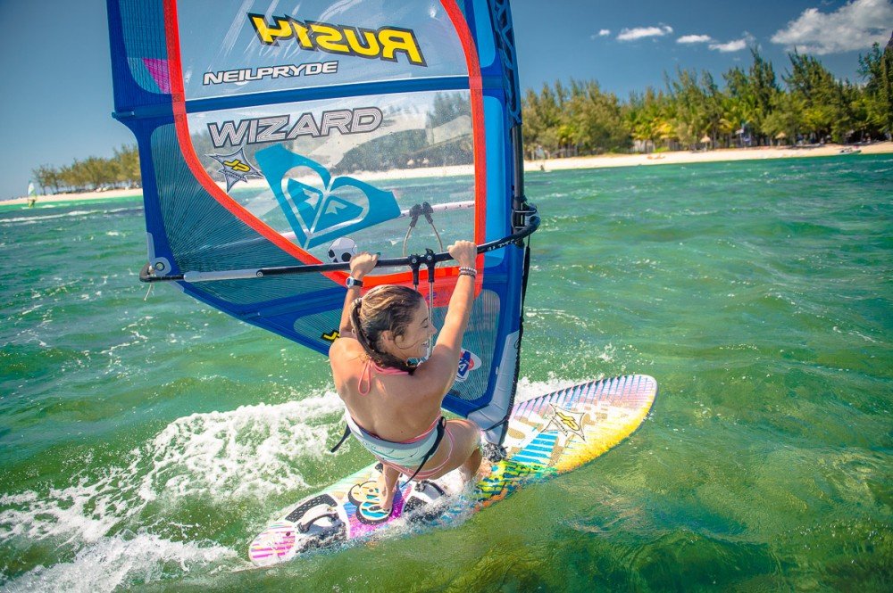 windsurfing girl фото