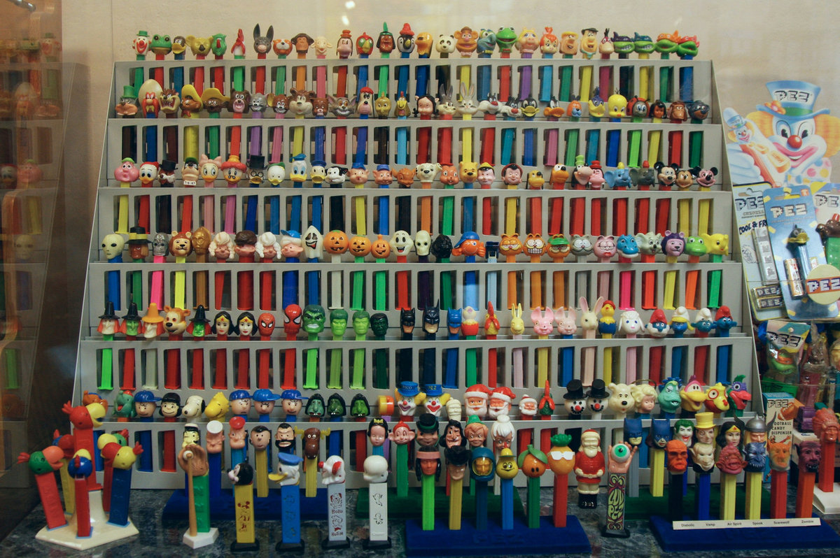 музей памятных игрушек pez. город берлингейм, калифорния фото