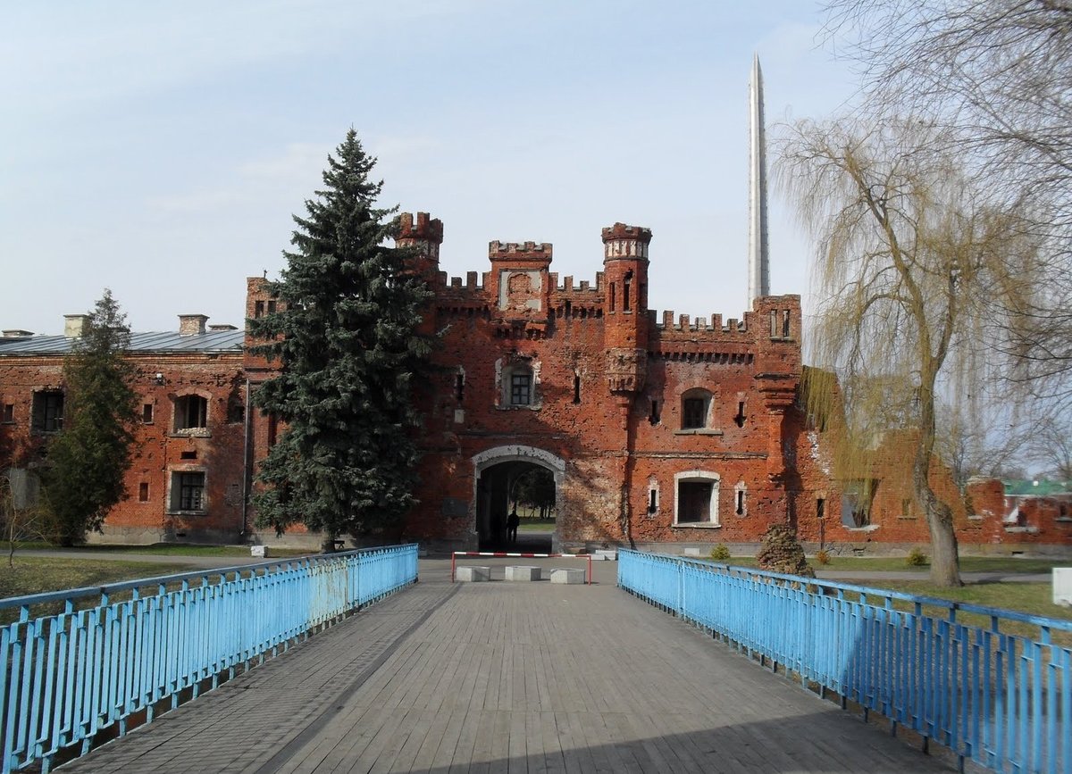 брестская крепость холмские ворота фото