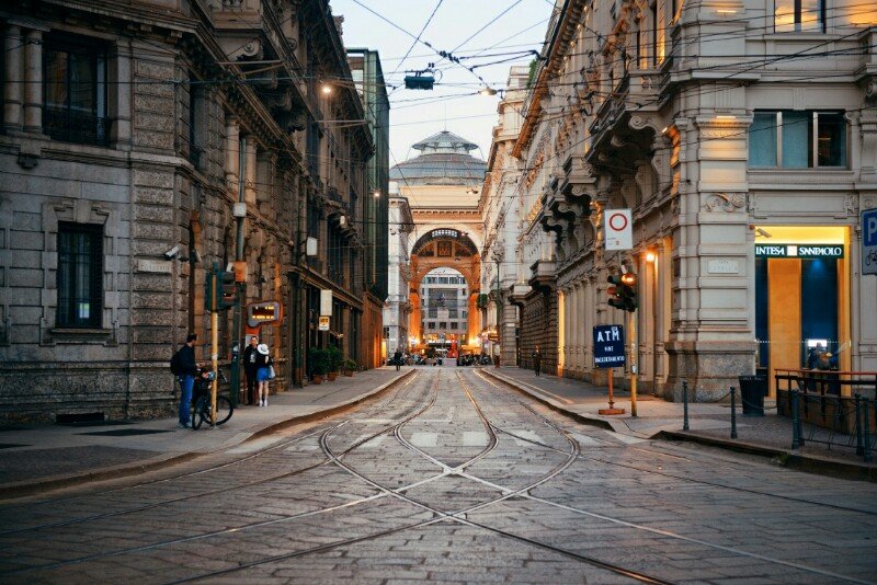милан улицы города фото