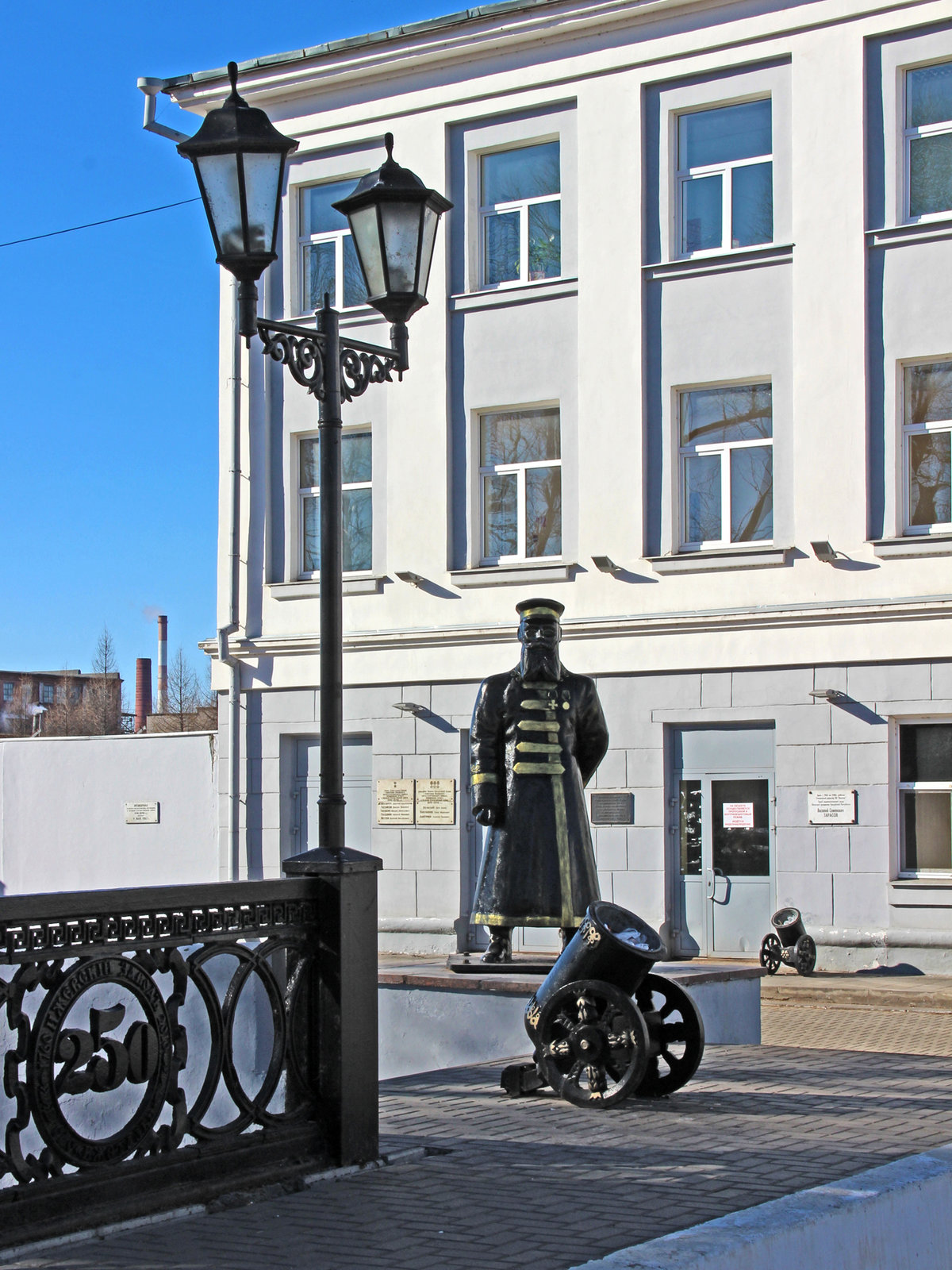 памятник почтальону в нижнем новгороде фото