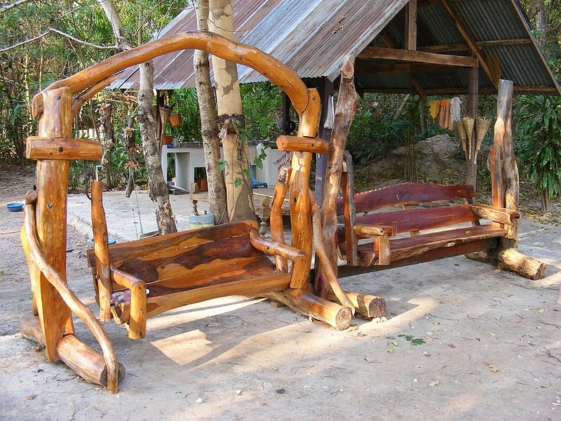 садовые качели из бревен фото