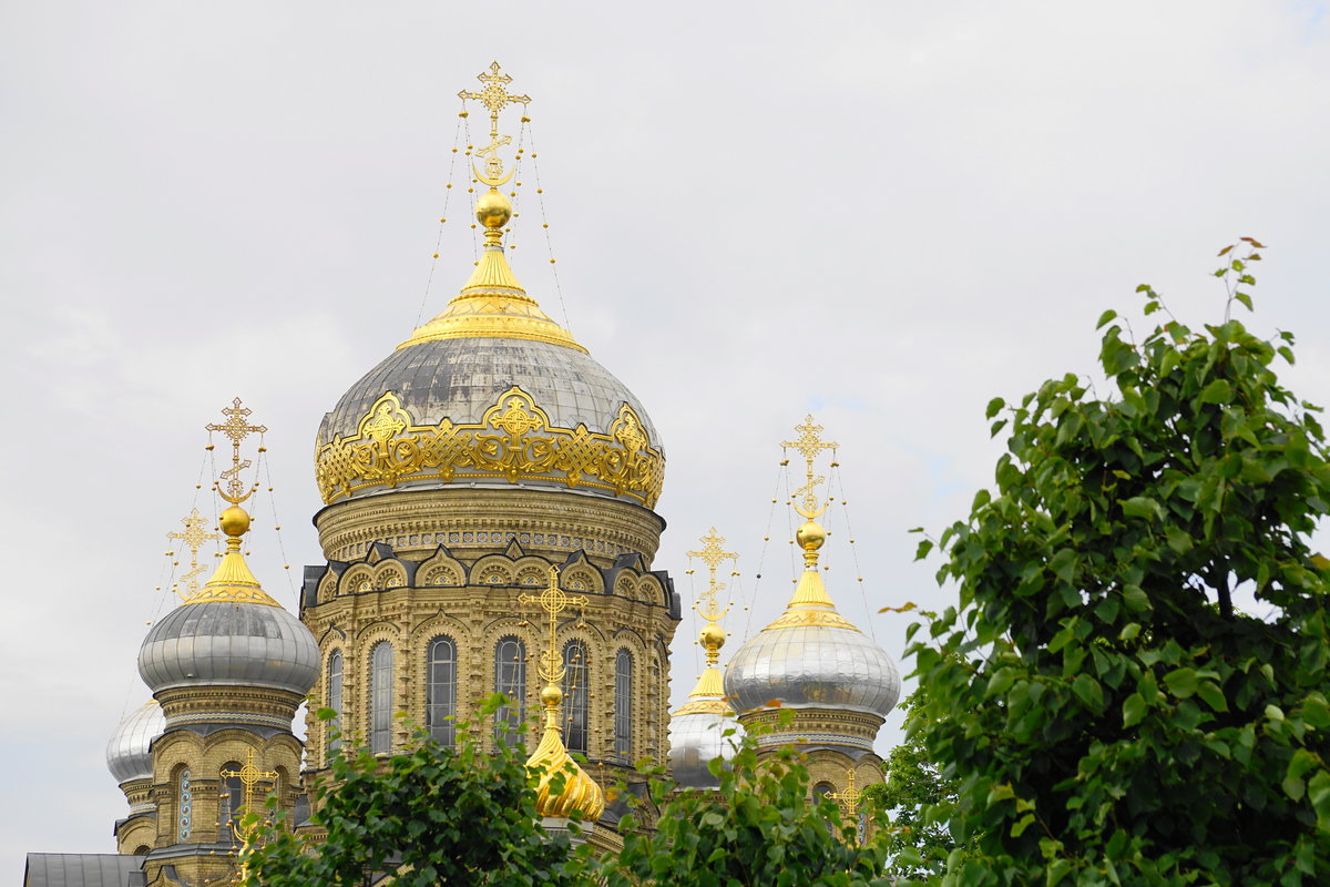 церковь храм собор золотые купола фото