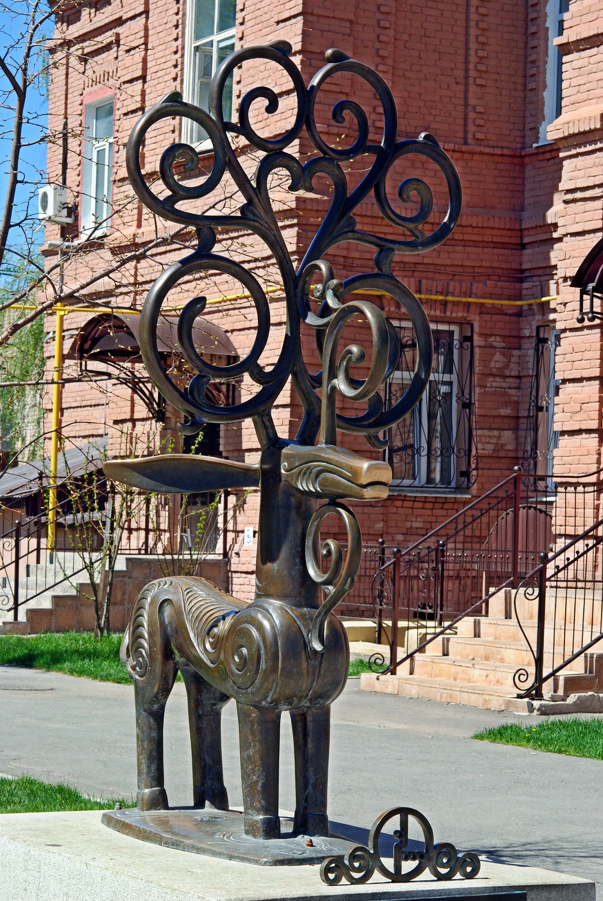 памятник сарматский олень в оренбурге фото
