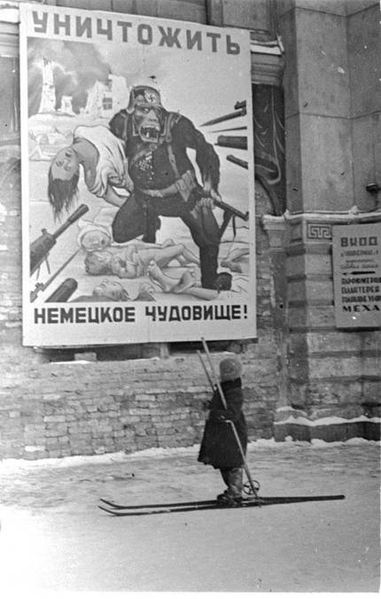 плакат уничтожить немецкое чудовище фото